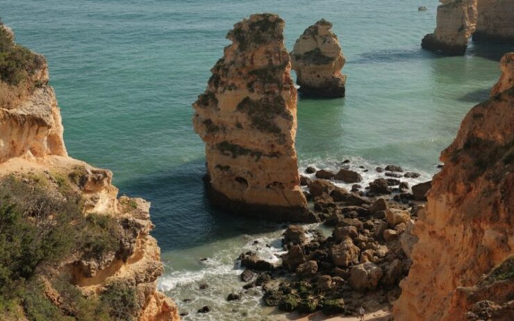 rotsen in zee algarve